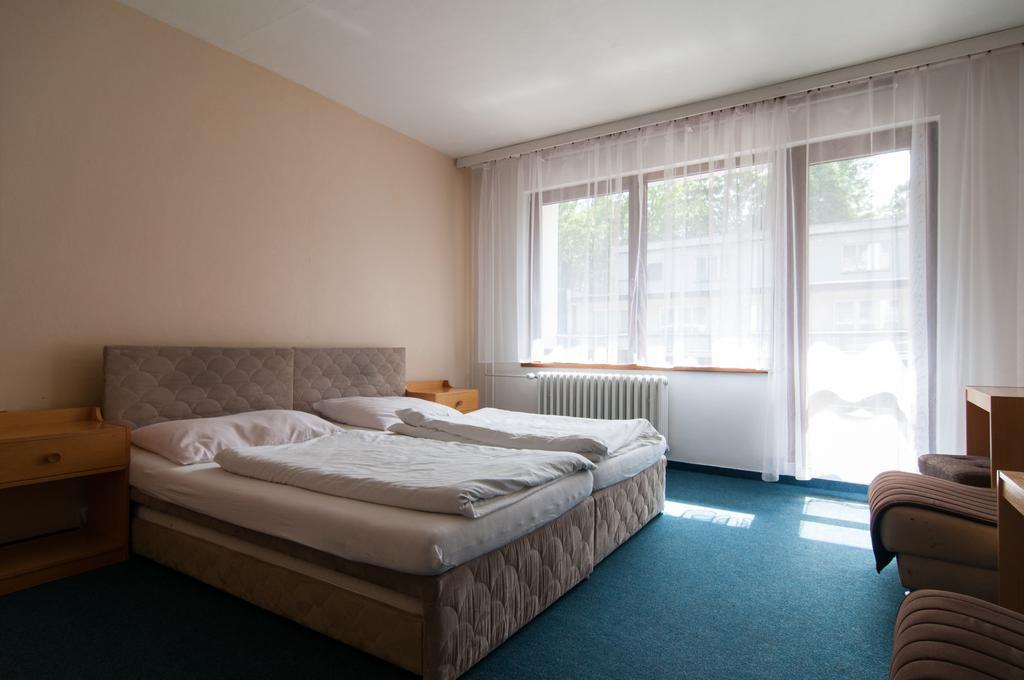 Hotel Radejov Knezdub Экстерьер фото