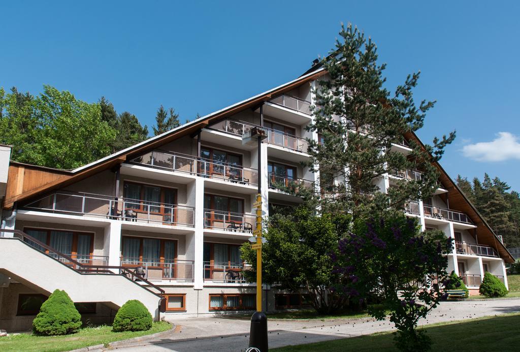 Hotel Radejov Knezdub Экстерьер фото