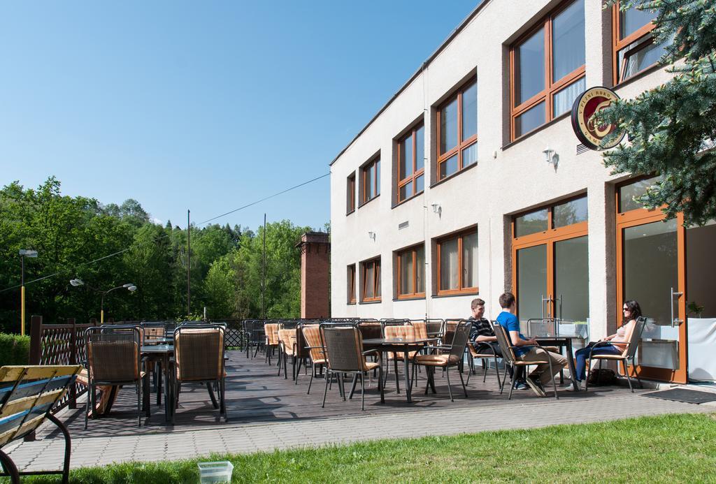 Hotel Radejov Knezdub Экстерьер фото