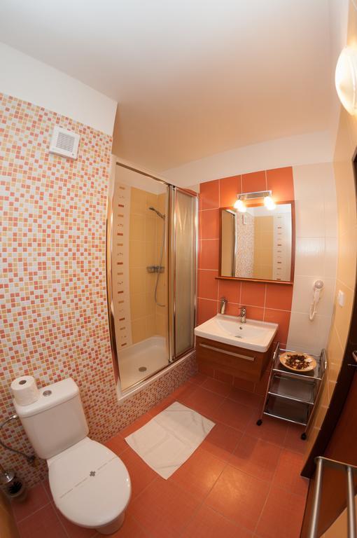 Hotel Radejov Knezdub Экстерьер фото