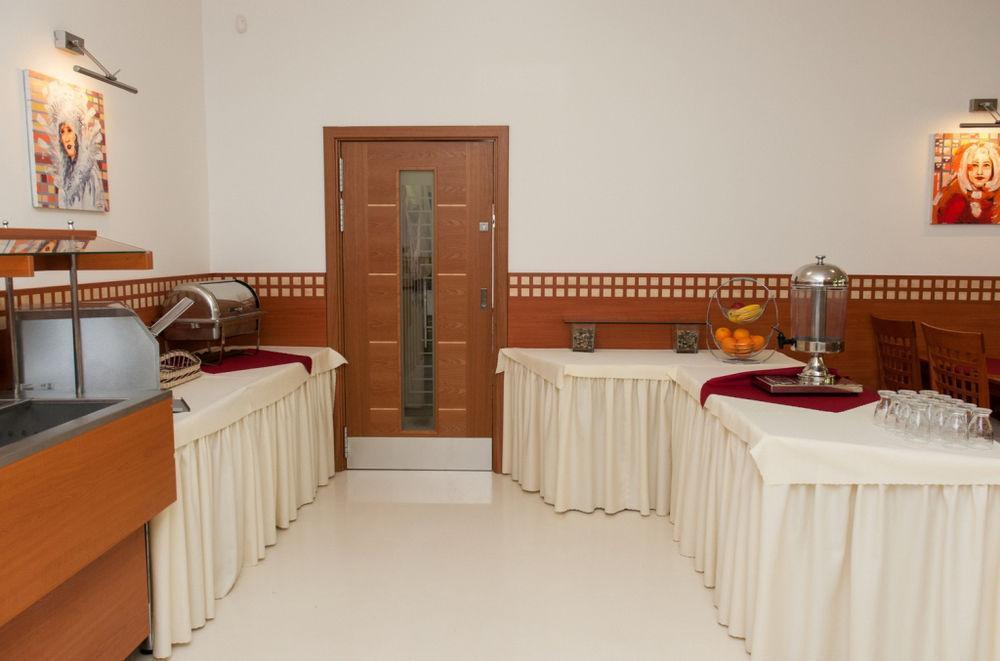 Hotel Radejov Knezdub Экстерьер фото