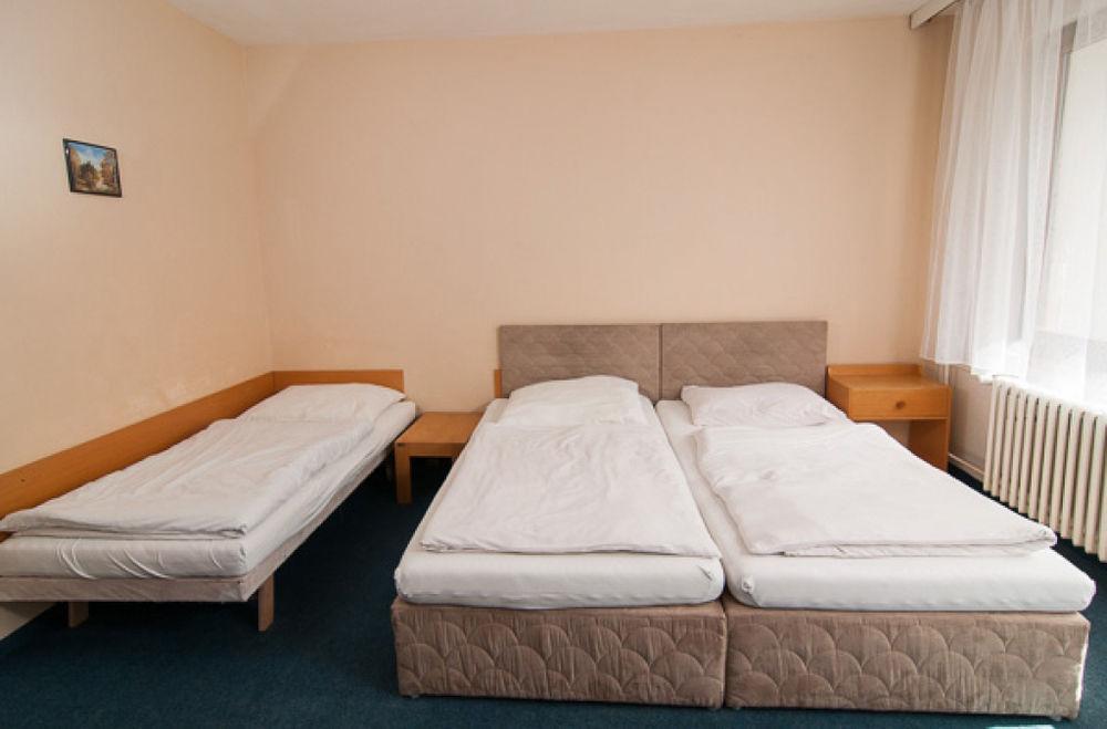 Hotel Radejov Knezdub Экстерьер фото