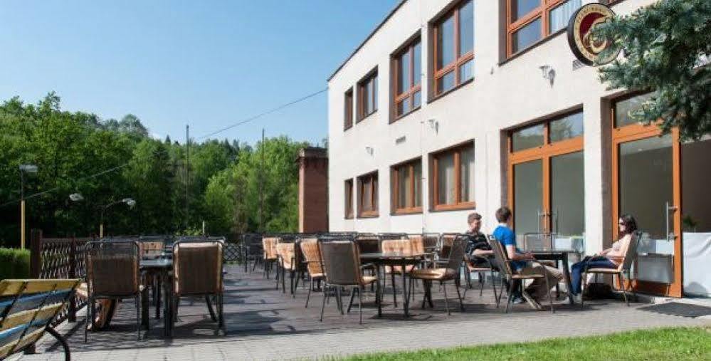 Hotel Radejov Knezdub Экстерьер фото