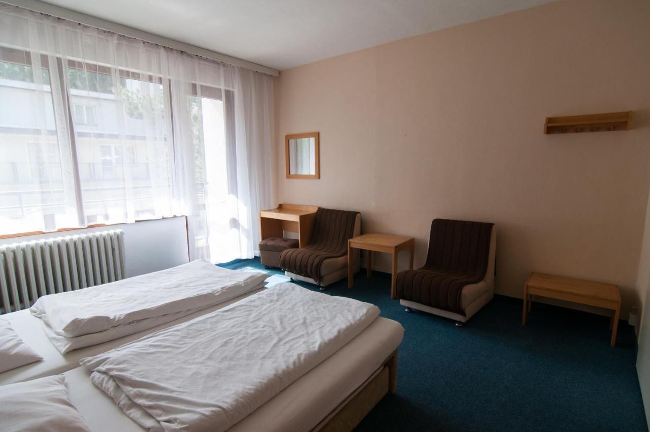 Hotel Radejov Knezdub Экстерьер фото